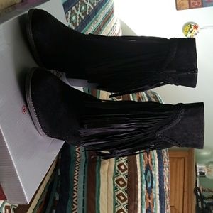 Black ankle boots with fringes NBNT